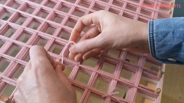 How to make a Pom Pom Blanket - Beginners Guide to Loom Frames  - DIY Blanket Weaving Tutorial смотреть онлайн