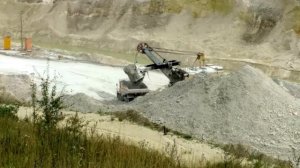 Карьер г.п Красносельский.Тяжелая техника в карьере!