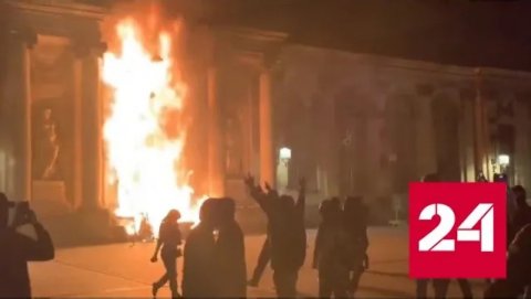 Во время протестов во Франции демонстранты подожгли мэрию - Россия 24 