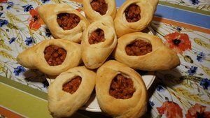 Лодочки из слоеного теста с курагой