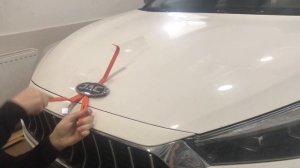 Замена переднего логотипа на автомобиле JAC J7 (JAC Jiayue A5)