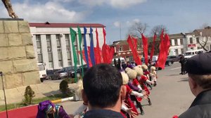 возложение цветов памятнику Махача Дахадаева