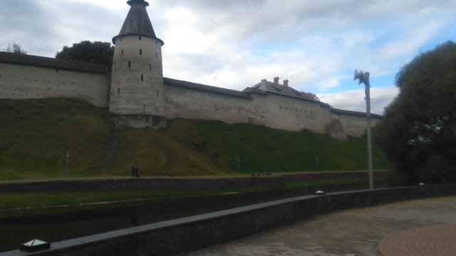 ПРОГУЛКА В ОДИНОЧЕСТВЕ смотреть онлайн