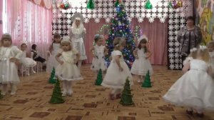 Танец: "Маленькие елочки"
