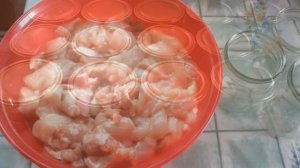 Консерва из речной рыбы с овощами в томатном соусе и куриная тушёнка в автоклаве. Бомбически вкусно