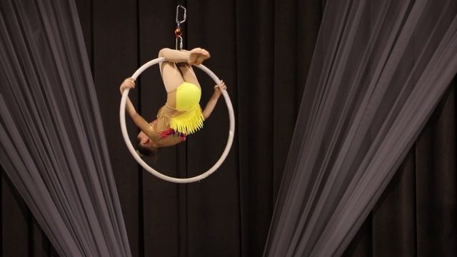 Студия воздушной гимнастики "Жар-птица" - Абакумова Кира, 8 лет смотреть онлайн