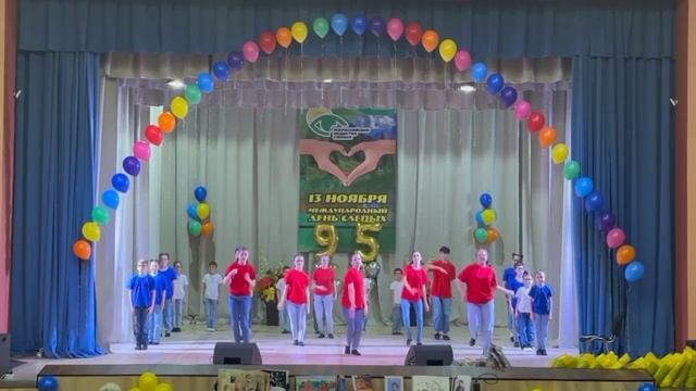 Я русский . Танцуют инвалиды по зрению и слабовидящие.