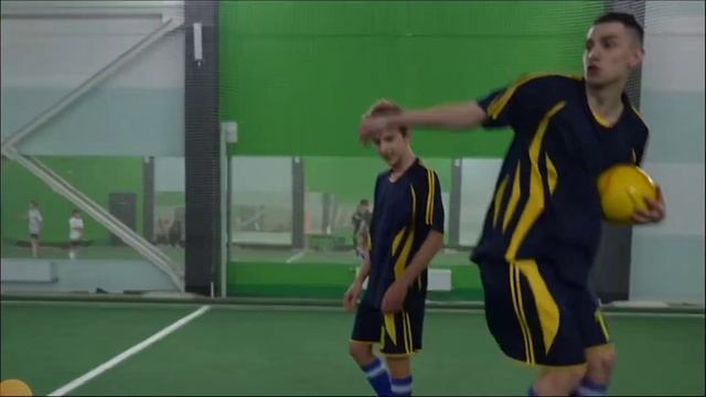 А4 против 5 пятиклассников . Футбол