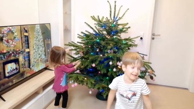 УРА!!!! Купили живую ёлочку/ видео для наших бабушек и дедушки /наряжаем ёлку.
