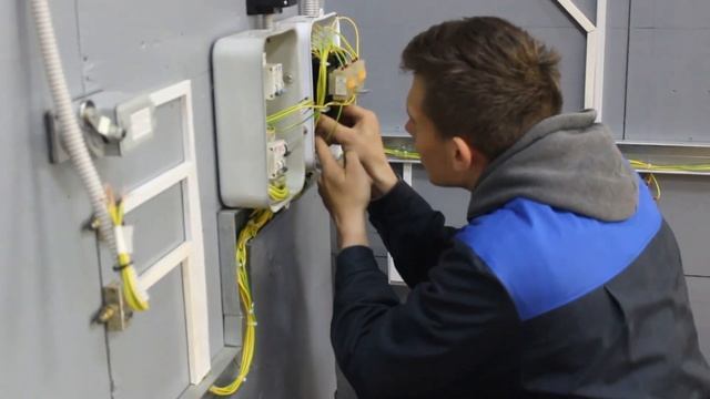 Электромонтажник по электрооборудованию, силовым и осветительным сетям