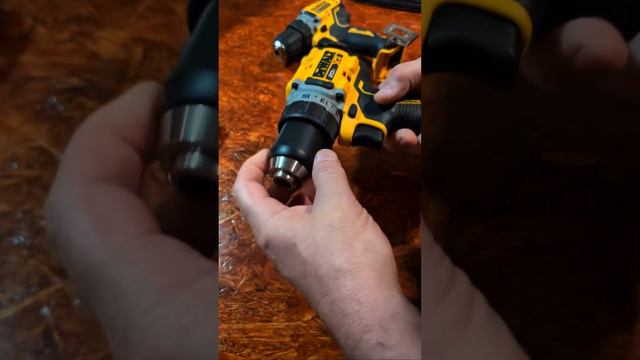 Распаковка DeWalt Compact Drill 20 V смотреть онлайн
