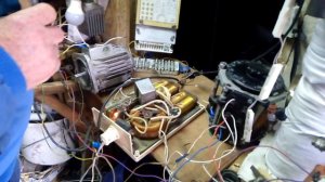 Работа электромотора в резонансе стабилизатора.(№1)