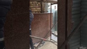 Монтаж гранита на цоколь