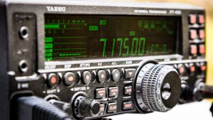 Радиостанция Yaesu FT 450. Радиосвязь на КВ из леса.