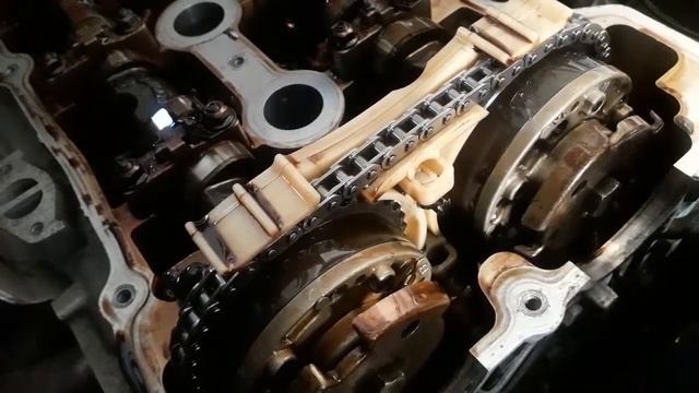 Звенит цепь меняем Ванусы на БМВ 116i N45 B16A 2006 год смотреть онлайн