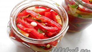 Болгарский перец, маринованный в масле с чесноком и зеленью, на зиму