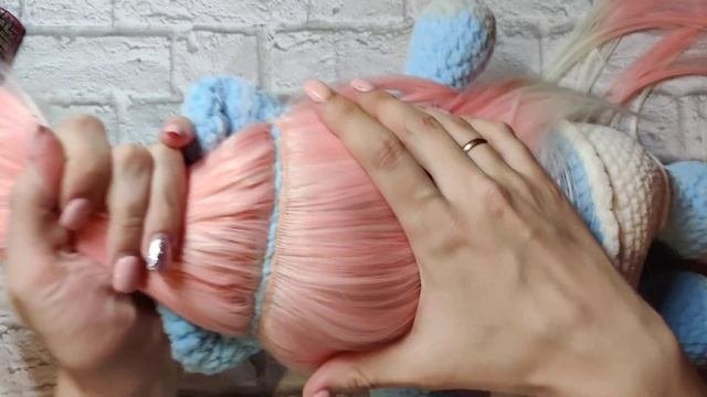 Единорожка крючком из плюшевой пряжи. Как я пришиваю трессы