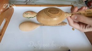 Покрываю лаком деревянные ложки