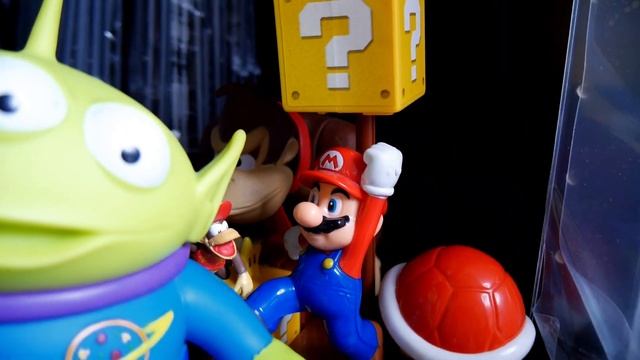 Владелец внушительной игровой коллекции и любитель Черепашек Ниндзя смотреть онлайн