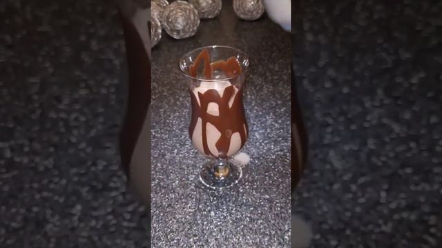 как быстро сделать очень красивый и вкусный какао шоколадно молочный коктейль