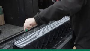 Установка водосточного лотка