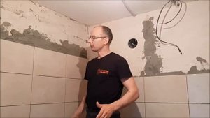 Стремянка для укладки плитки над ванной