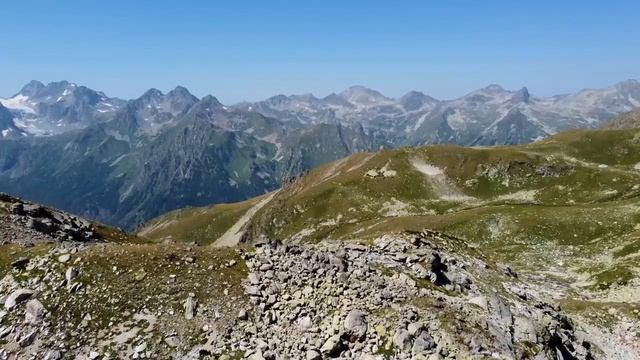 Поход в горы с детьми. Покормить горных козлов и увидеть 7 озер Архыза