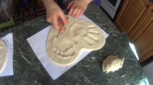 Слепки ручек и ножек малышей из соленого теста