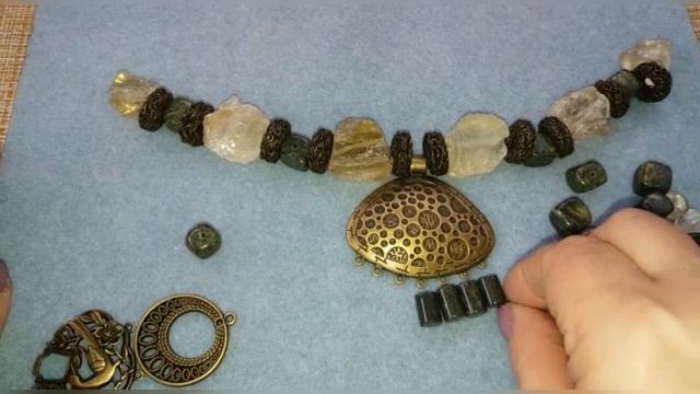 СОЗДАЮ УКРАШЕНИЕ ИЗ КРУПНЫХ «ДИКИХ» КАМНЕЙ || ССЫЛКИ НА МАТЕРИАЛЫ ПОД ВИДЕО смотреть онлайн