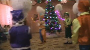 Танец:"Гномы с метелками"