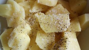 Овощной салат с запеченным картофелем