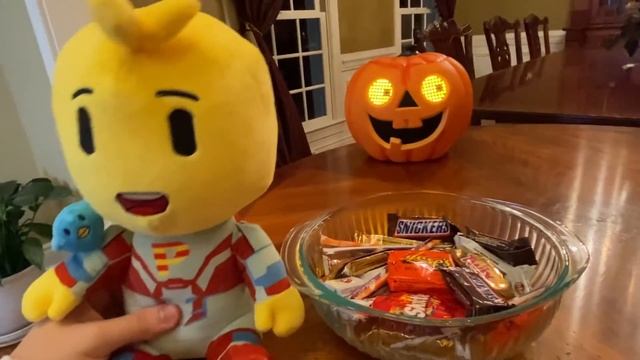 ROBLOX PIGGY Trick or Treat at PghLFilms’ House!! (ft. A Talking Pumpkin) смотреть онлайн