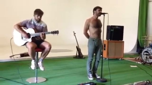 Дима Бедный (QNG) - Любовь сильнее (акустика. репетиция) смотреть онлайн