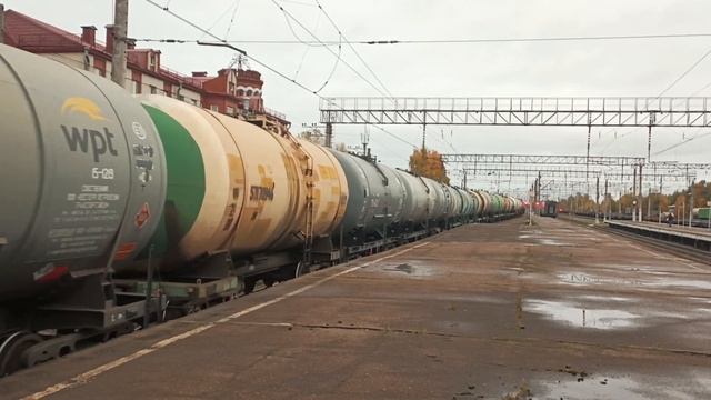 Ивановский гость! Тепловоз 2ТЭ116УД-015 с грузовым поездом, ст. Рыбацкое, г. СПБ., 19.10.23 смотреть онлайн