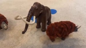 Woolly Mammoth Vs. Woolly Rhinoceros!