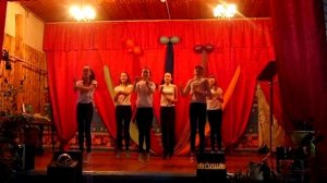 танец под песню  улыбайся