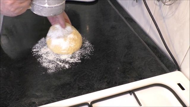 ПИРОГ КОСИЧКА с замороженными ягодами из очень вкусного сдобного дрожжевого теста.