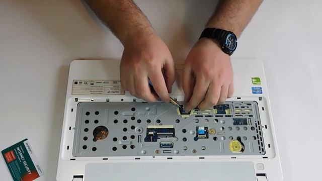 Разборка ноутбука Packard Bell EasyNote LV(LG80) смотреть онлайн