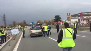 Ces automobilistes qui forcent les barrages des gilets jaunes