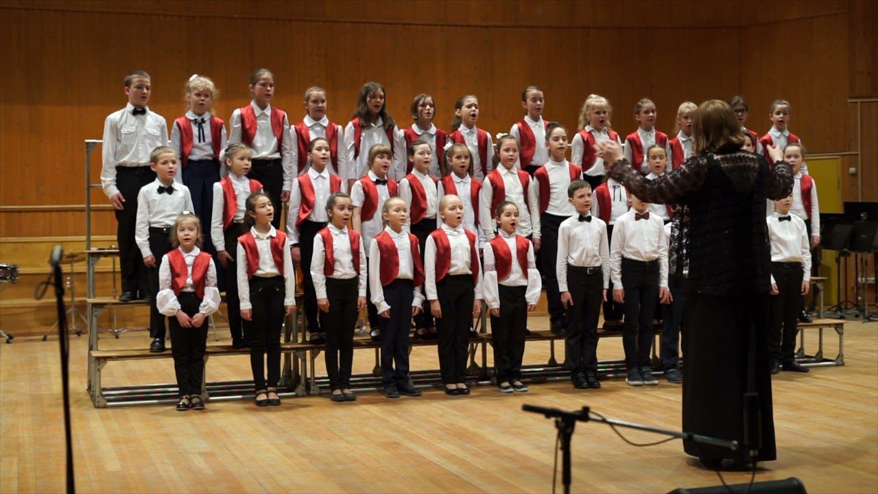 М. Мусоргский. Хор из оперы "Хованщина" "Плывёт лебёдушка" смотреть онлайн