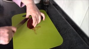 Свекла тушеная в сметанном соусе - это очень вкусно,и в горячем и в холодном виде!