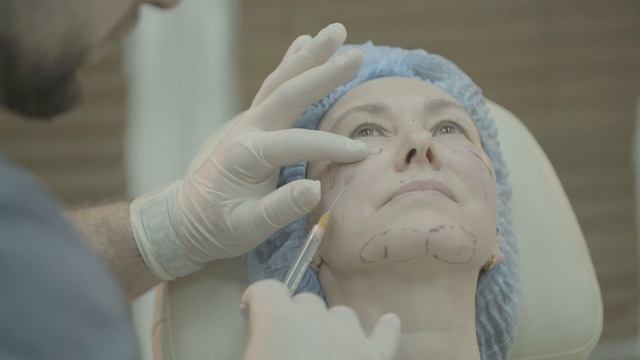 Бендлин Илья выполняет комплексное инъекционное омоложение смотреть онлайн