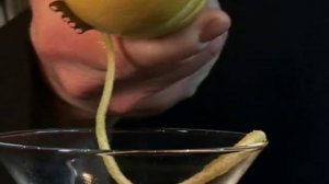 How to Make a Lemon Twist - CHOW Tip