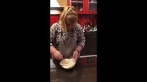 Шарлотка с яблоками,с черносливом и орехами