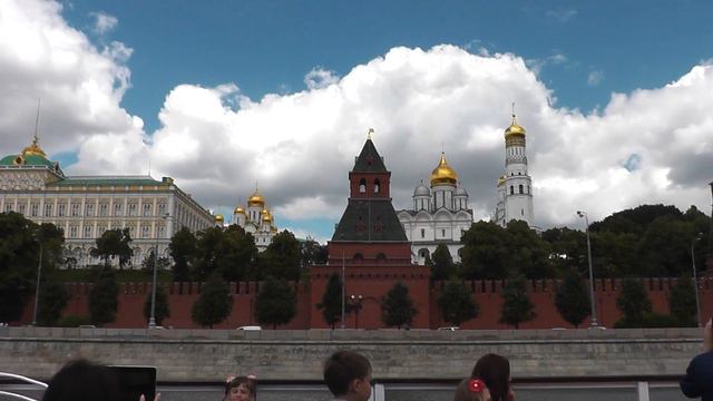 Кремль.Вид с речного трамвайчика смотреть онлайн