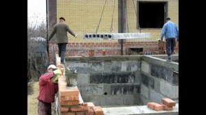 Монтаж плит перекрытия цокольного этажа