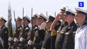 В Севастополе возложили цветы к могилам героев Первой обороны