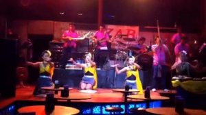 Тайская музыка/Thai music on Walking streen, bar Zab