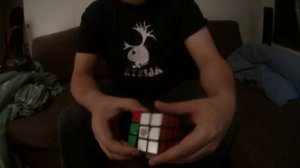 Rubikin kuutio 3x3x3. alle 4 min