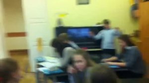 Играет на пианино жопой